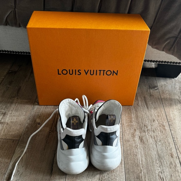 LV Archlight Sneakers. Size 37. - Picture 3 of 6